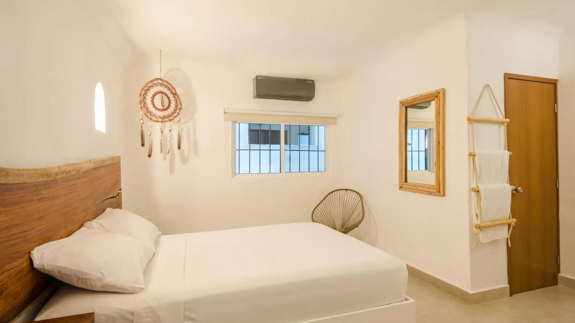 Hotel Caracol Puerto Morelos Mexico